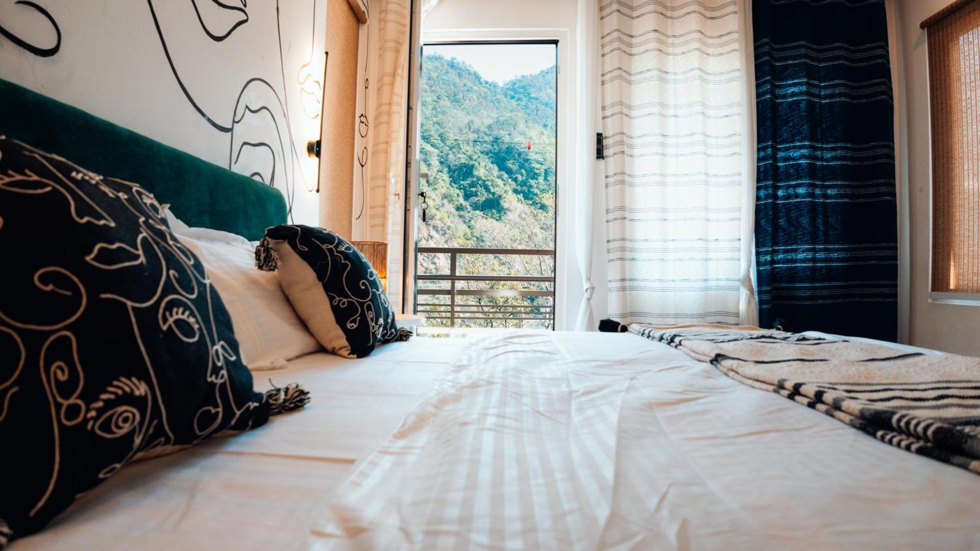 Art Bliss Hostel Rishīkesh Extérieur photo