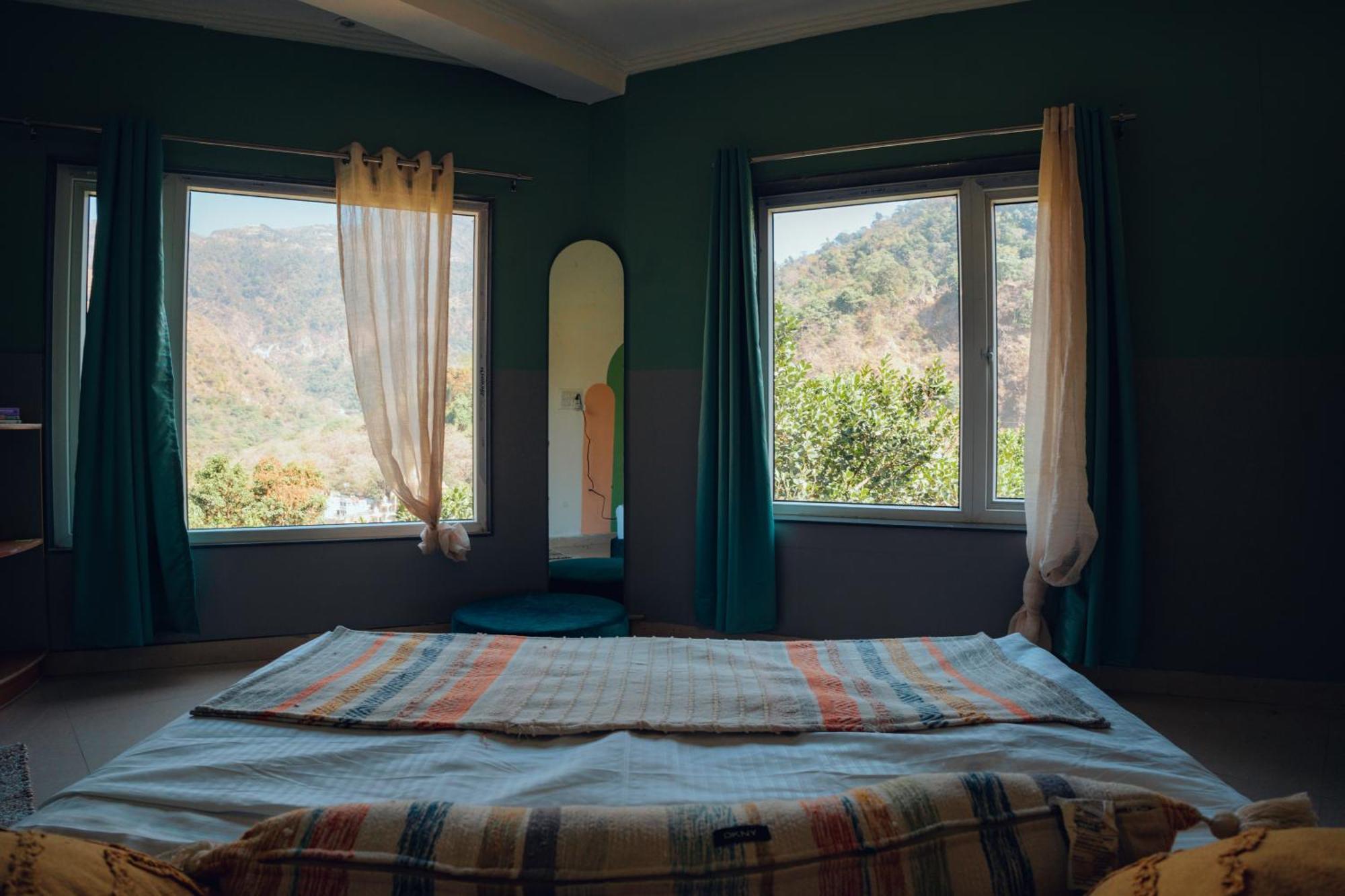 Art Bliss Hostel Rishīkesh Extérieur photo